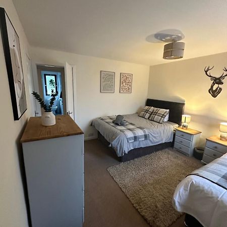 Spacious 3 Bedroom Flat Close To City Center Dalneigh Exterior foto