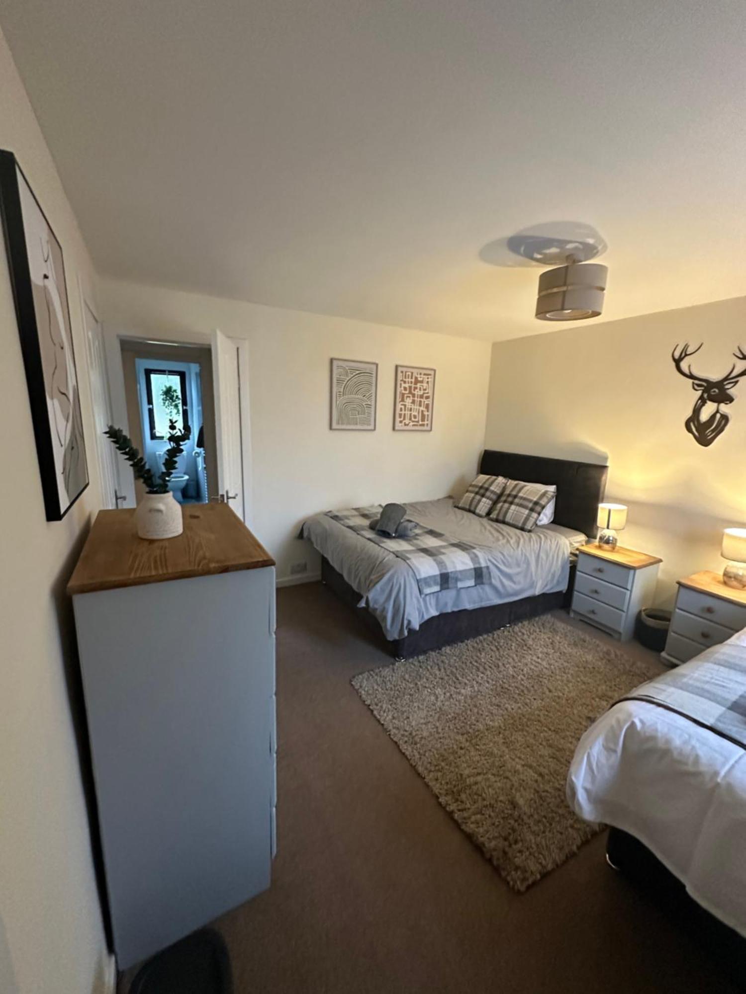 Spacious 3 Bedroom Flat Close To City Center Dalneigh Exterior foto
