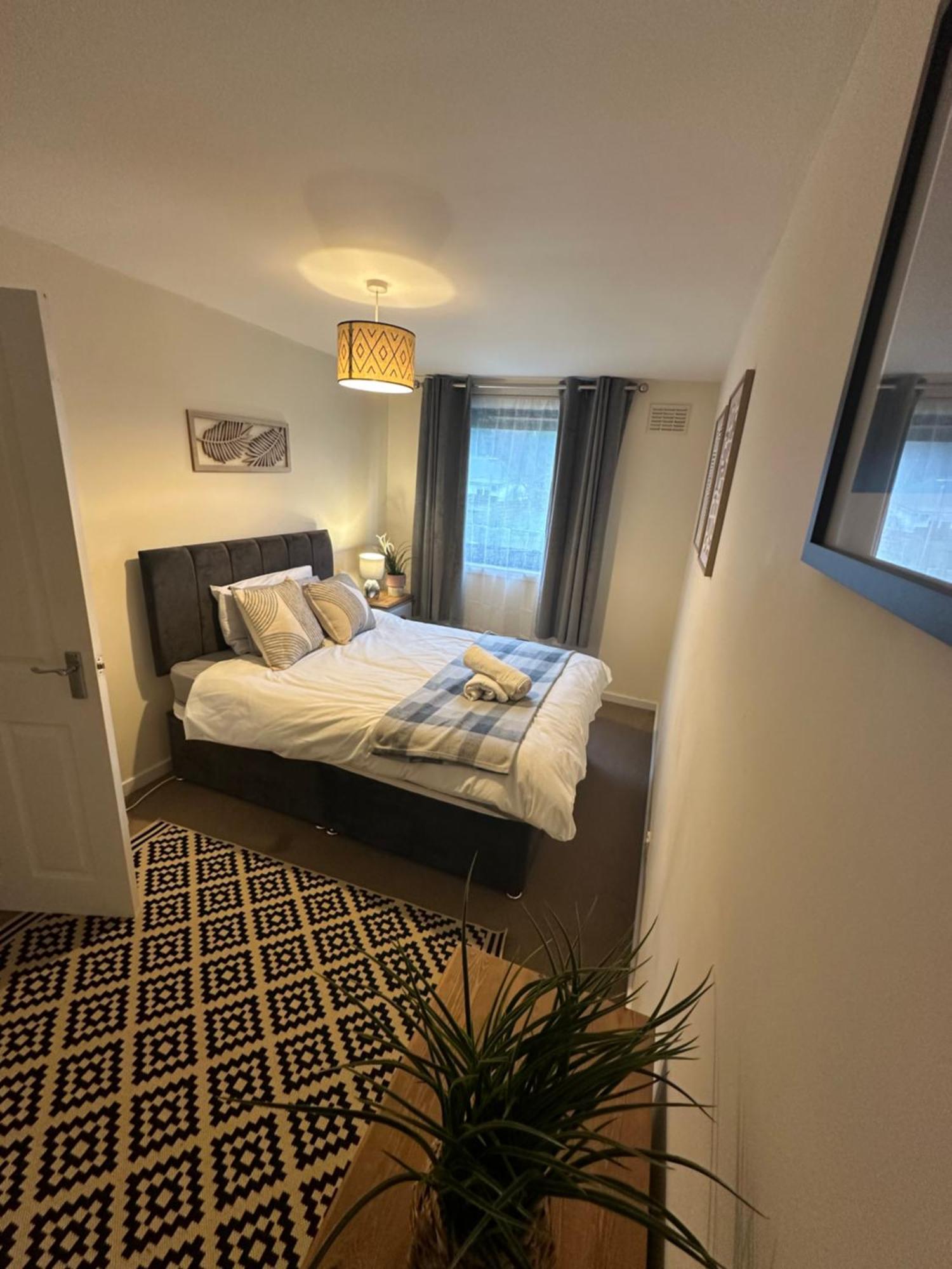 Spacious 3 Bedroom Flat Close To City Center Dalneigh Exterior foto