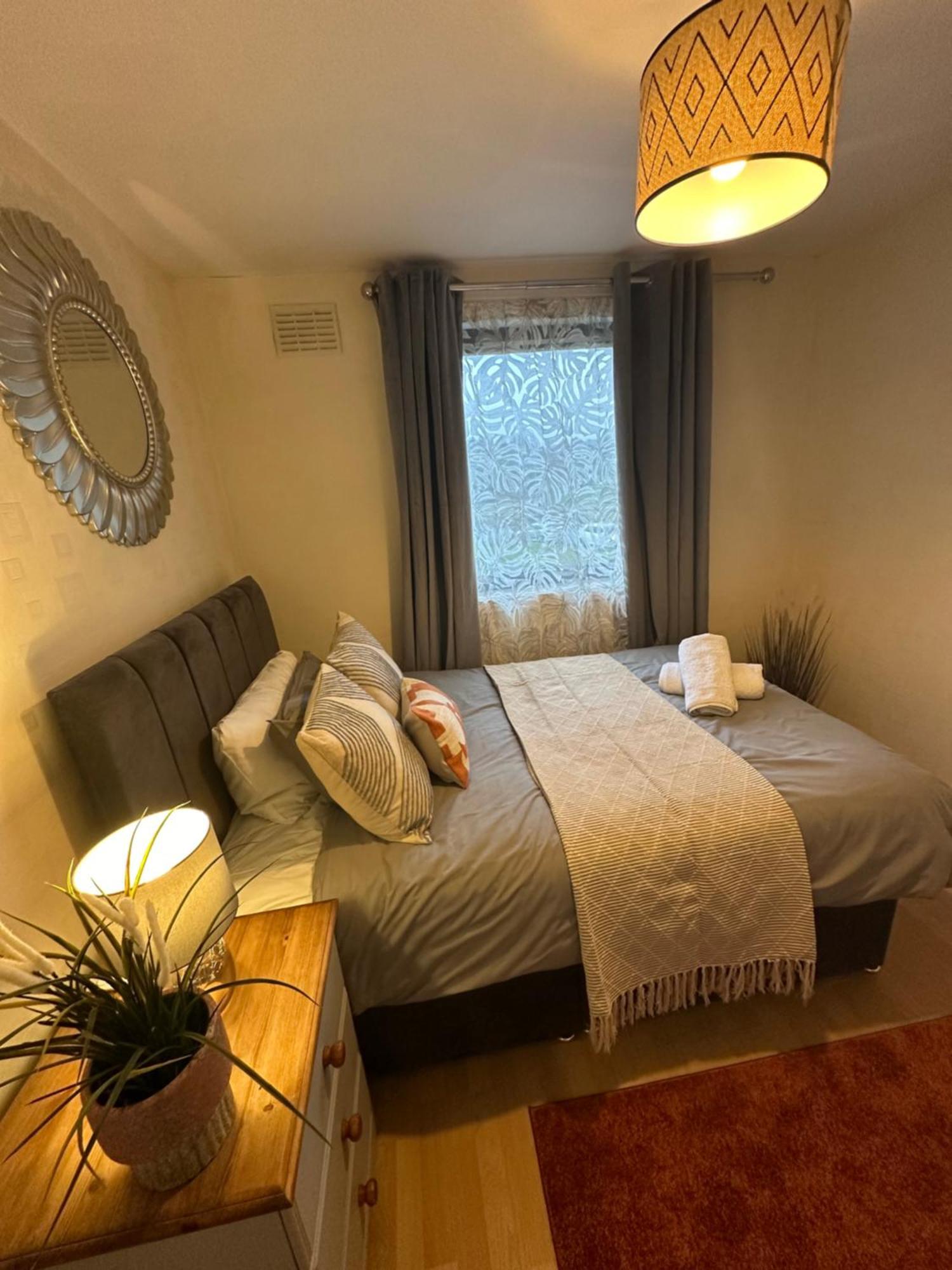 Spacious 3 Bedroom Flat Close To City Center Dalneigh Exterior foto