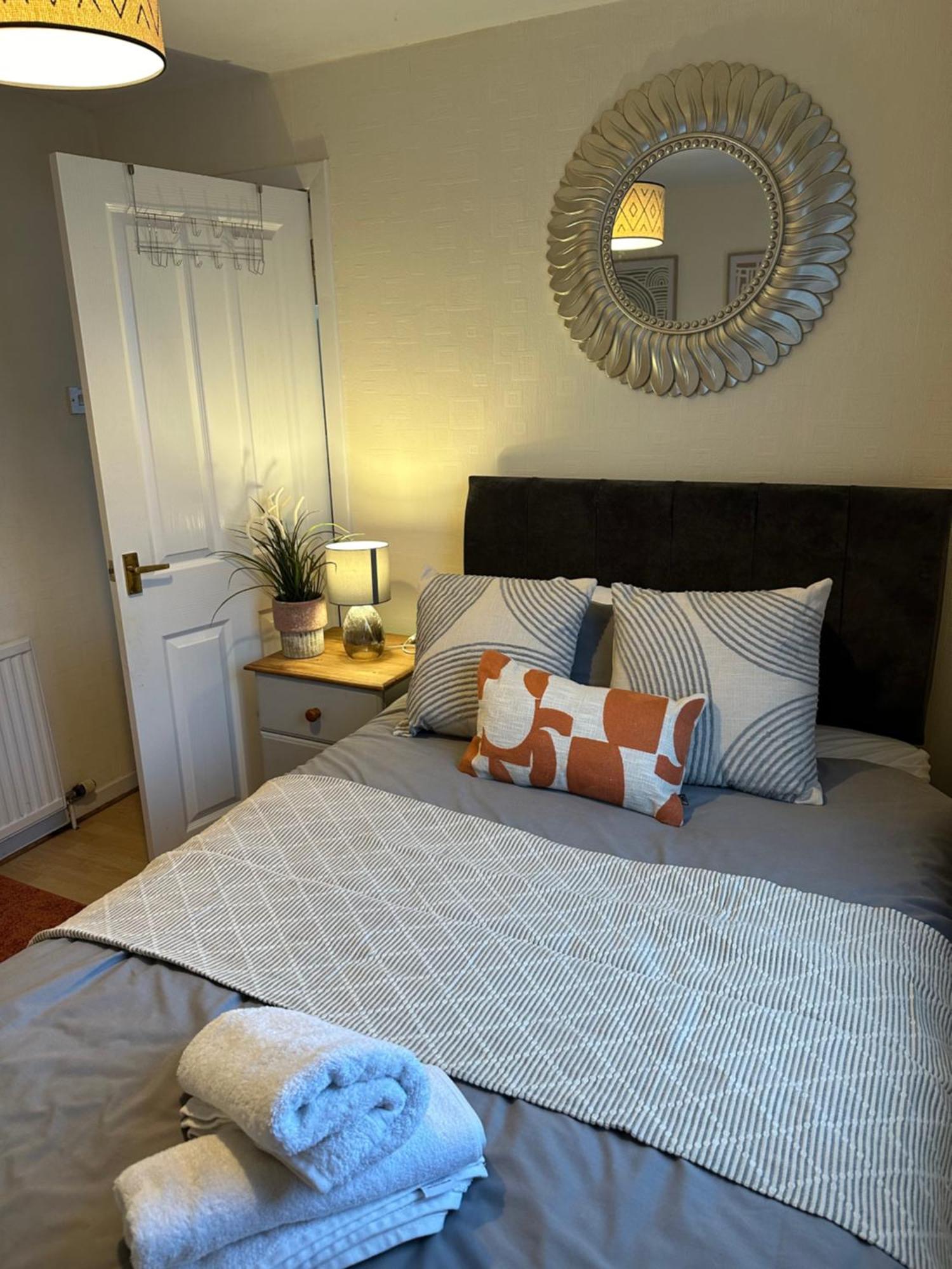 Spacious 3 Bedroom Flat Close To City Center Dalneigh Exterior foto